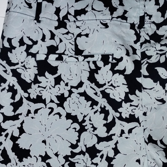 Ann Taylor Black and Baby Blue Floral Women Shorts Cargos - Picture 10 of 10
